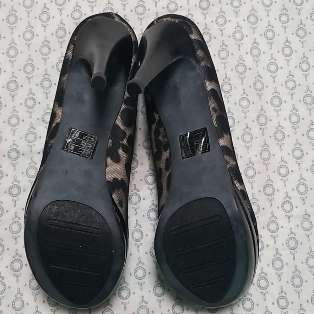 Moda International Animal Print Peep Toe Heels - Picture 6 of 8